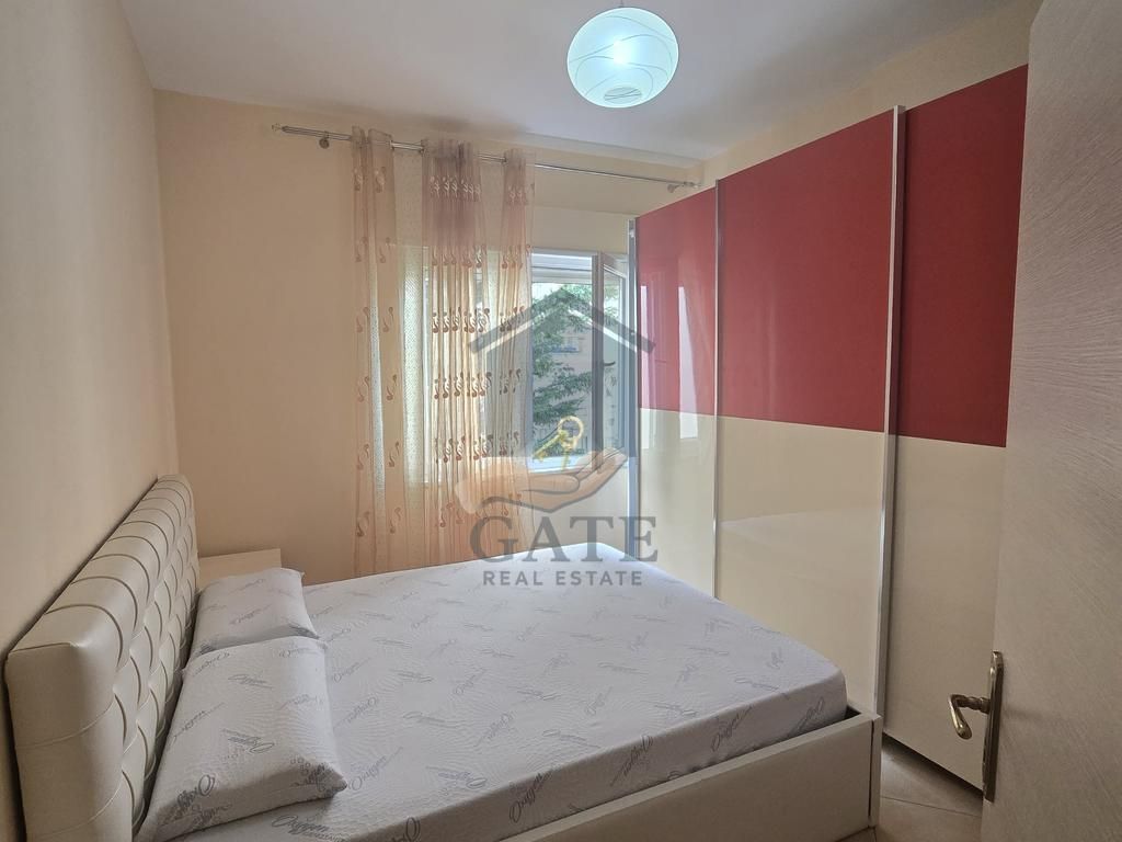 Jepet me qera apartament 1+1 ne shkembin e kavajes