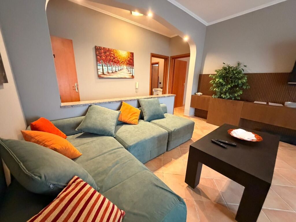 SHITEN 2 APARTAMENTE + SUPER VERANDË ME PAMJE DETI + GARAZH I MBYLLUR