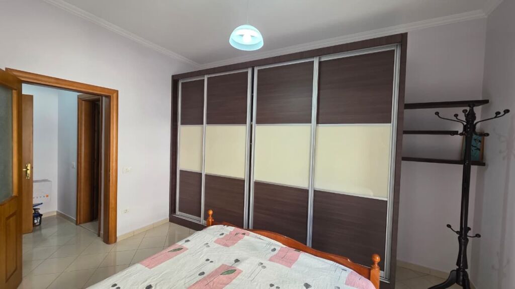 Apartament 3+1+2 me qera,prane Conad ne Bulevard