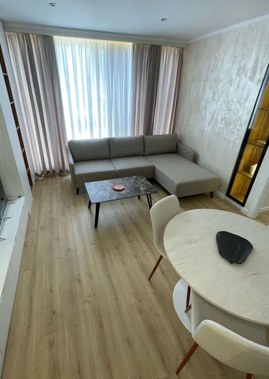 1+1 per qera , Bulevardi I Ri