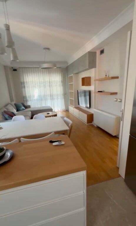 🏡 Apartament 3+1+2 me qira tek Komuna e Parisit, pranë Kristalit!
