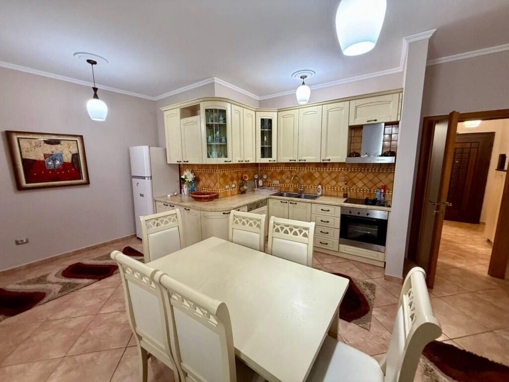 📣 RENT Apartment 2+1+2 With Balcony 📍 "Kavajes" Street, Opposite the Mosque ✨💶 Price 70,000 Leke/Month