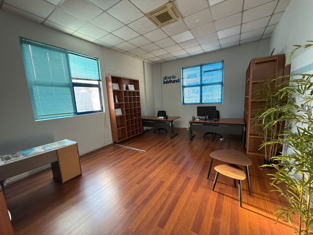 Ambient zyre me qera tek sheshi Wilson