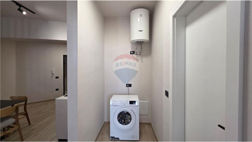 🌊 APARTAMENT LUKSOZ 1+1 NË SHITJE – LUNGOMARE, VLORË 🏖️