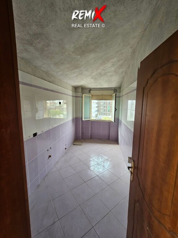 🏢 OBJEKT MULTIFUNKSIONAL PËR SHITJE – BUZË RRUGE KRYESORE, ALEKSANDËR GOGA, DURRËS