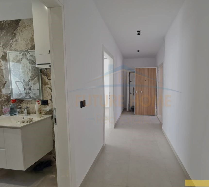 Shitet, Apartament 2+1, Fresku, Tiranë.