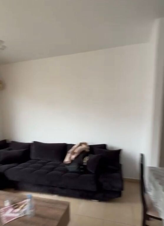 Apartament 1+1 me Qira, Astir