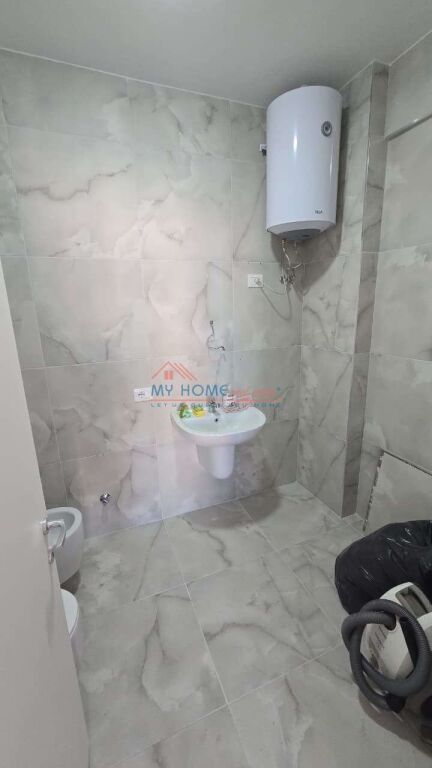 Appartamento 2+1+posto auto in affitto alla Nuova Anello a Tirana