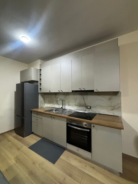 SHTËPI ME QERA – RRUGA E KAVAJËS (PËRBALLË DELIJORGJIT)