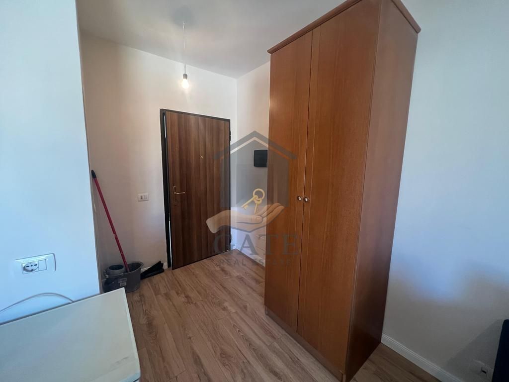 Shitet garsoniere në vijë të dytë nga deti