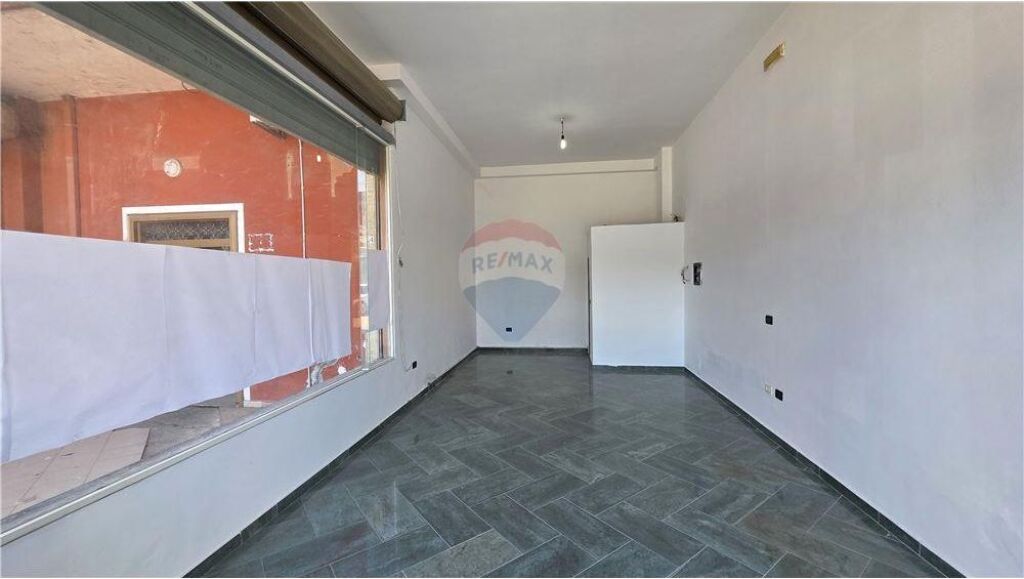 🏢 SHOP FOR RENT NEAR THE VLORA STADIUM