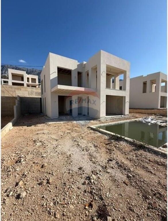 Villa for sale in San Nicolas, Palasë