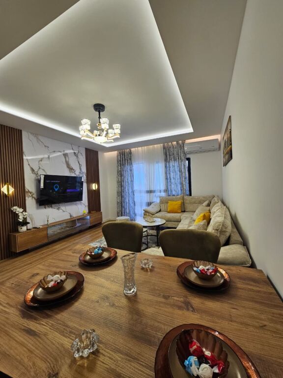 Shitet apartament 2+1+2 tek Pallati me Shigjeta