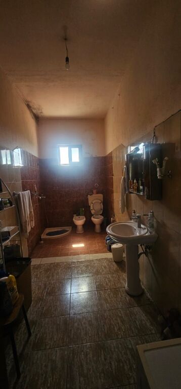 SHITET GODINE 3 KATESHE +BODRRUM SHKOZET RRUGE KRYESORE