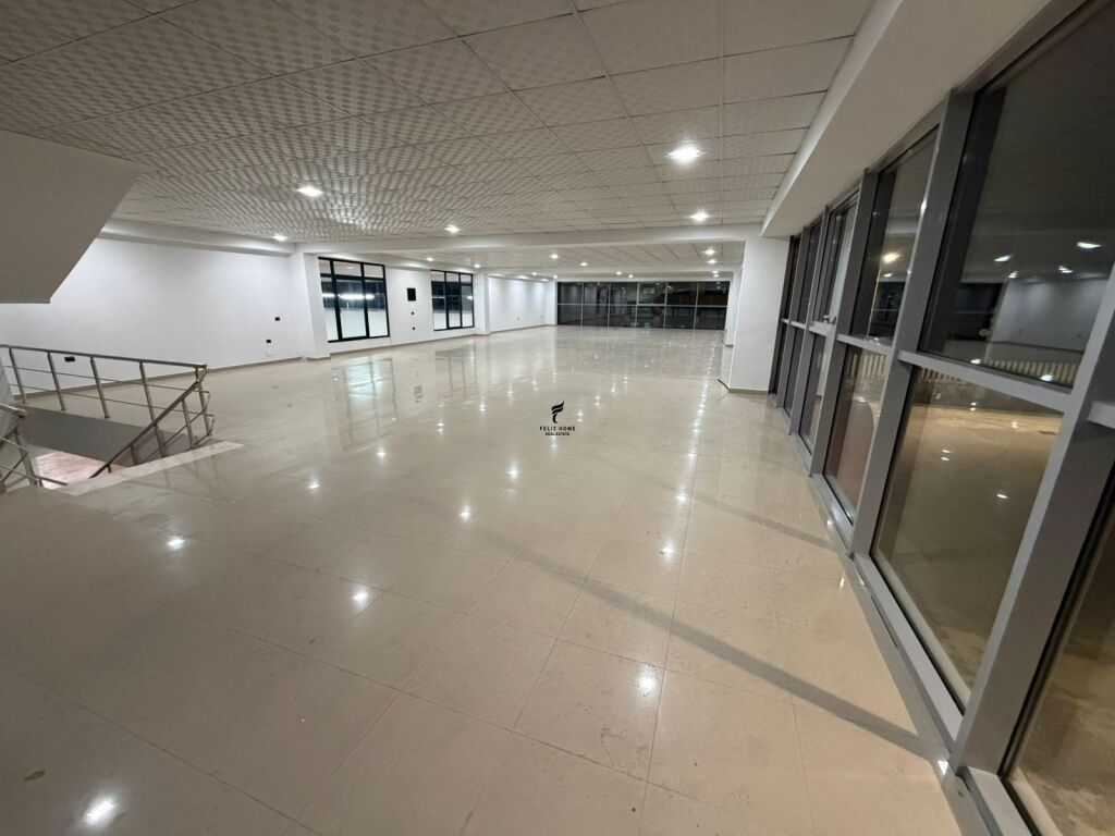 WAREHOUSE FOR RENT 1600 M2 RINAS 6500 EURO FH-69701