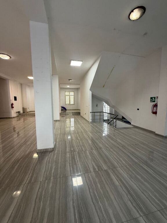 GODINË 5-KATËSHE ME QERA “LAPRAK” 15.000 EURO