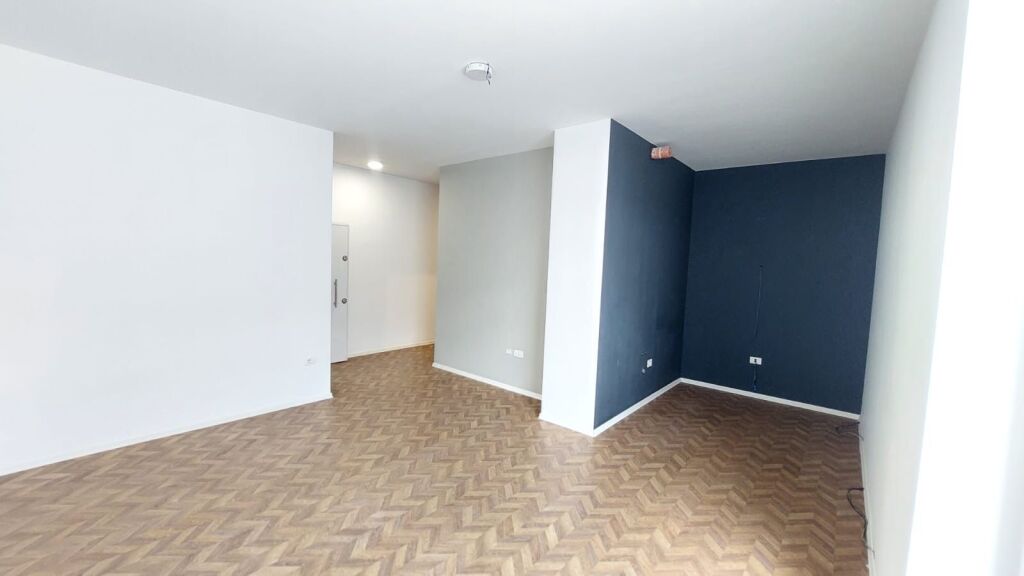 Office for rent at the Commune of Paris