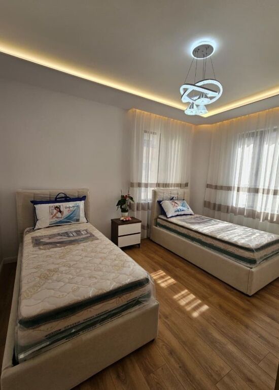 Shitet apartament 2+1+2 tek Pallati me Shigjeta