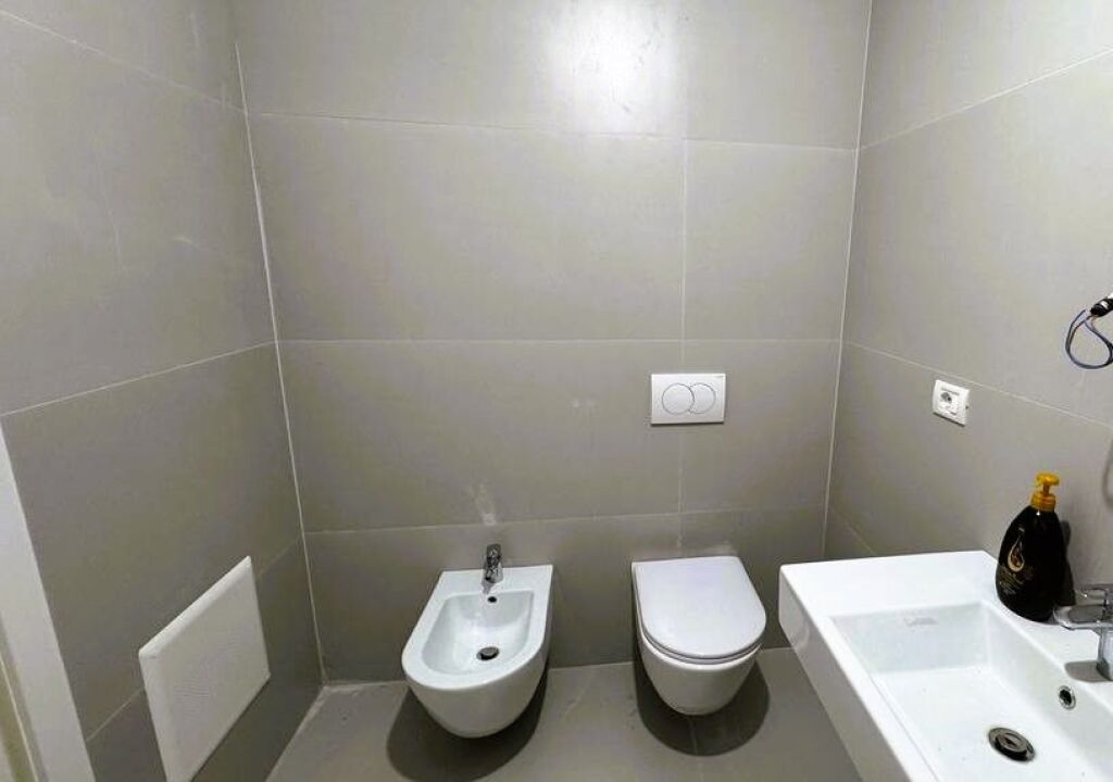 JEPET ME QIRA ZYRE TEK RR. MUHAMET GJOLLESHA !