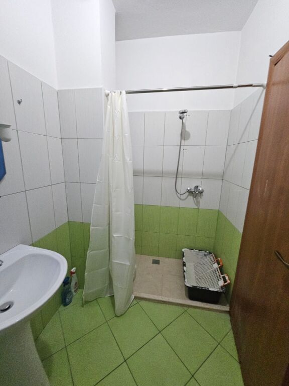 JEPET ME QERA APARTAMENT 2+1 PRANE UJËSJELLËSIT, DURRËS
