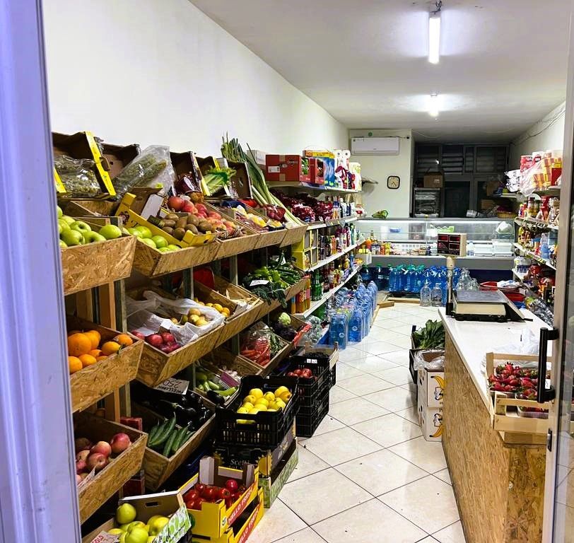 Ambjent komercial per shitje tek Komuna e Parisit