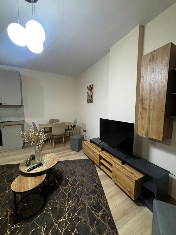 SHTËPI ME QERA – RRUGA E KAVAJËS (PËRBALLË DELIJORGJIT)