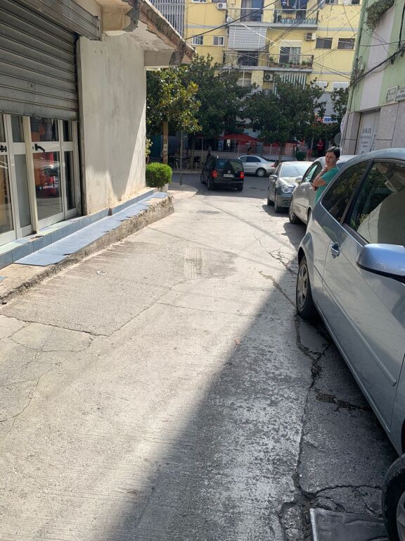 Shitet vile 2 kateshe bashk me 2 dydane prane Gjykates Durres