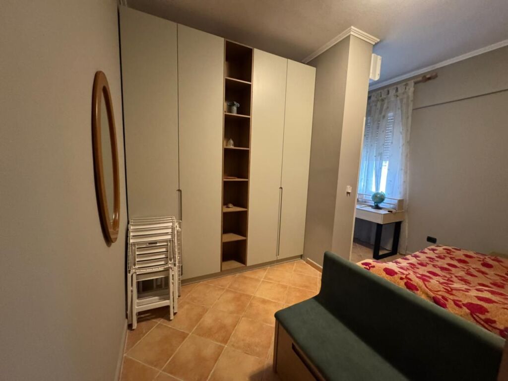 SHITEN 2 APARTAMENTE + SUPER VERANDË ME PAMJE DETI + GARAZH I MBYLLUR