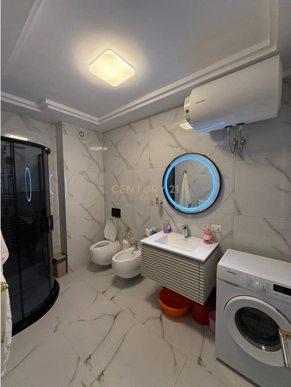 JEPET ME QERA APARTAMENT 1+1 , NE SHKEMBIN E KAVAJES ME PAMJE DETI ! 