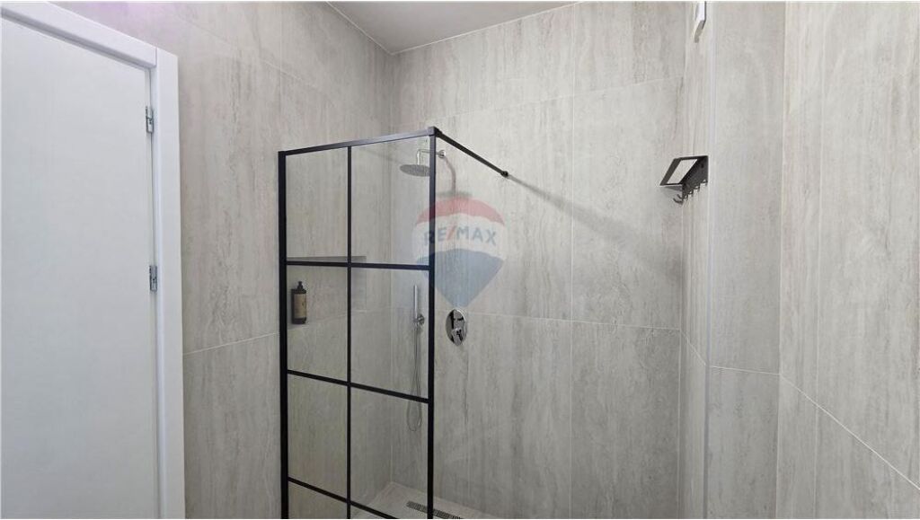 🌊 APARTAMENT LUKSOZ 1+1 NË SHITJE – LUNGOMARE, VLORË 🏖️