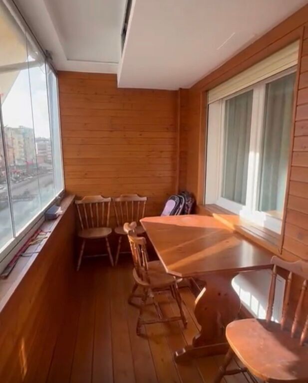 Apartament 3+1+ 2 Poste Parkimi tek Komuna prane Kristalit!
