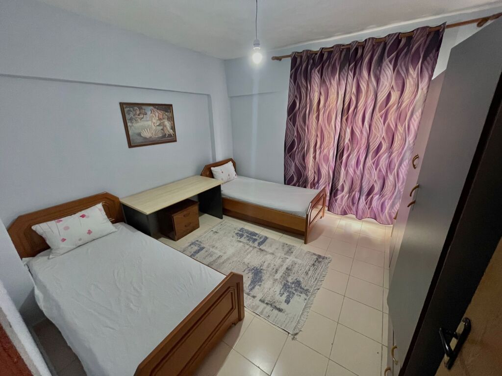 Shtepi me qera ( Komuna Parisit perball Kika 2)