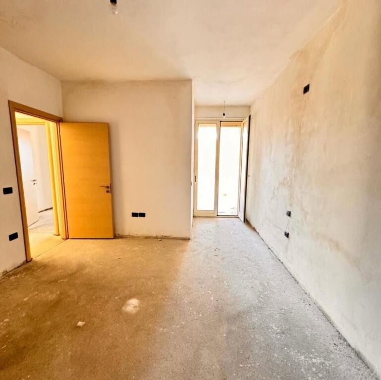 SHITET APARTAMENT 2+1+2+ BALLKON DURRES VILA E ZOGUT MUNDESI PER TA NDAR NE 2 APARTAMENTE 1+1 OSE GARZONIERE