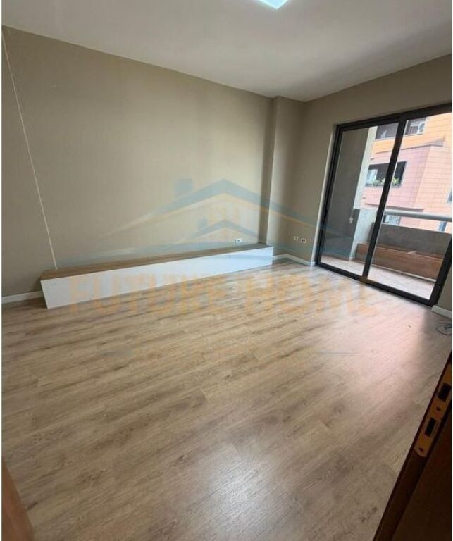Shitet, Apartament 2+1+2, Rruga e Kosovarëve, Tiranë