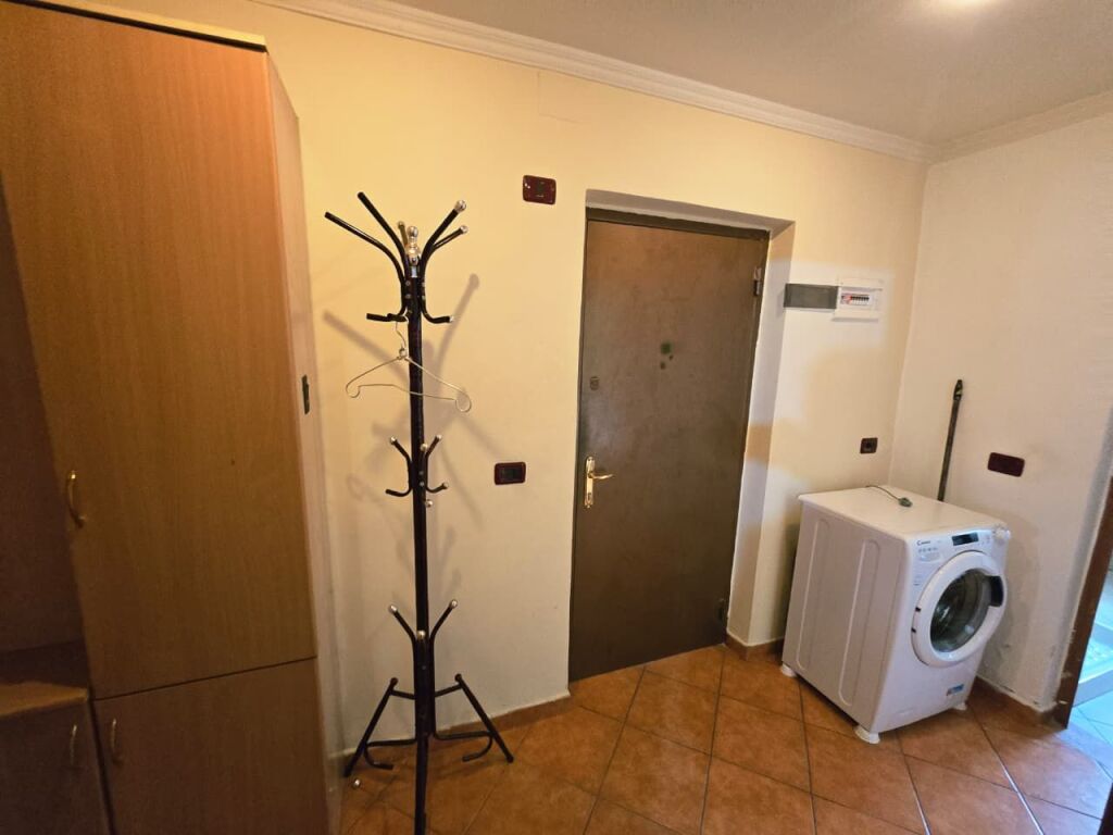 🏡 JEPET ME QERA APARTAMENT 1+1 – RR. FERIT XHAJKO (PËRBALLË TREGUT TË MEDRESESË) 🏡