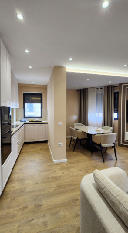 🏡 SHITET APARTAMENT 2+1+2 – RRUGA E DURRËSIT