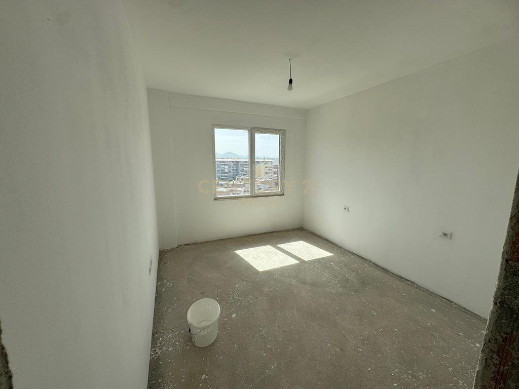 🏙️ APARTAMENT NE SHITJE ME PAMJE FANTASTIKE TE TIRANES 2+1+2 TUALETE+ 2 BALLKONE NE KOMPLEKSIN MIRABELLA NE LAGJEN 'VARRI BAMI'