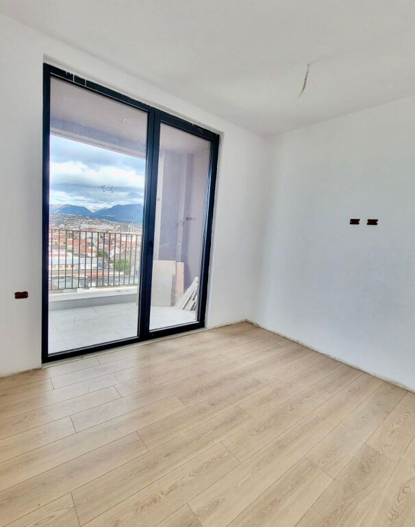 Shitet 1+1 tek Bulevardi i Ri , 120.000€