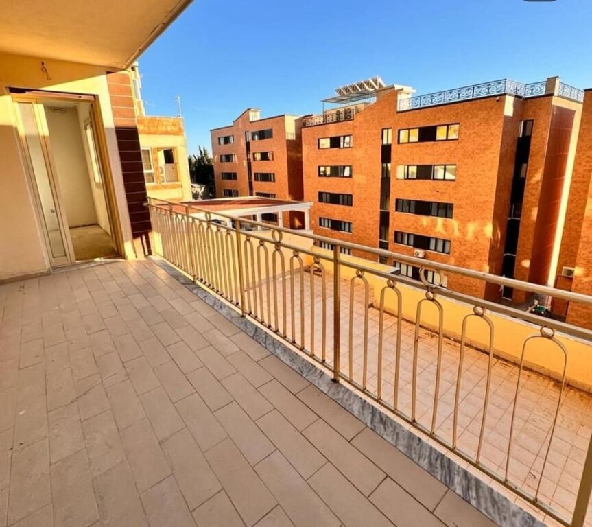 SHITET APARTAMENT 2+1+2+ BALLKON DURRES VILA E ZOGUT MUNDESI PER TA NDAR NE 2 APARTAMENTE 1+1 OSE GARZONIERE