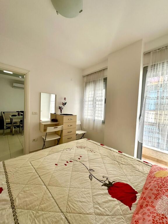 jepet me qira apartament 1+1 pranë Hotel Palace, Durrës