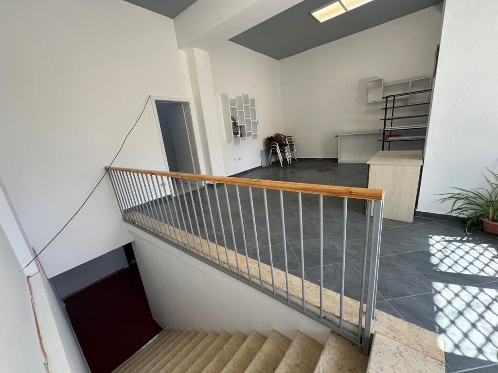 OKAZION - TIRANE PRANE SHKOLLES SE KUQE, SHITET DYQNE+ MAGAZINE + PARKIME Per Tipologji Te Ndryshme Biznesi!!! Prona ndodhet ne katin 0 dhe -1