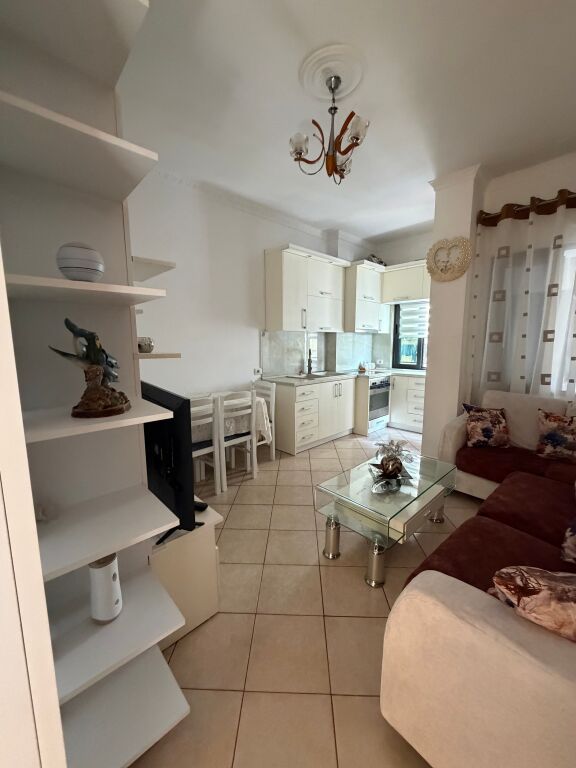 Jepet apartament 2+1, Me Qera- Rruga e Kavajes- Globe