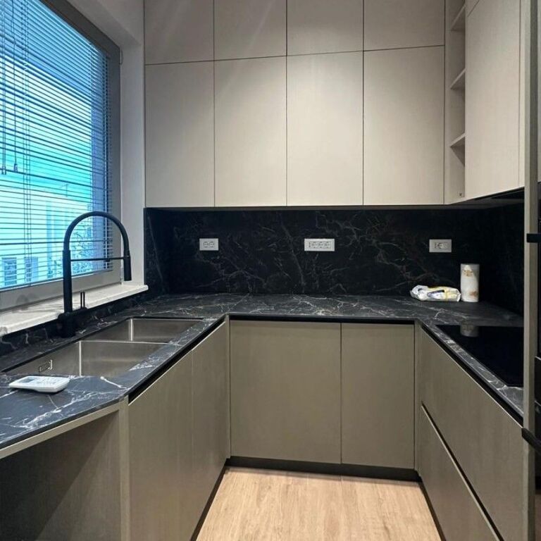 🏛️✨ Vilë Luksoze me Qira – Rezidenca “Green Valley”, Liqeni i Thatë ✨🏛️