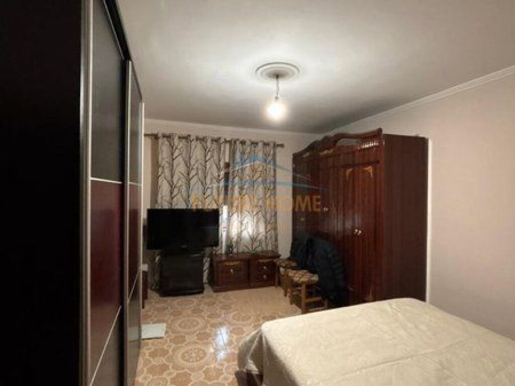 Shitet, Apartament 2+1+2, Komuna e Parisit, Tiranë