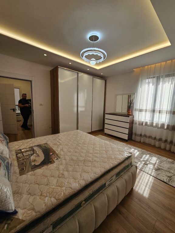 Shitet apartament 2+1+2 tek Pallati me Shigjeta