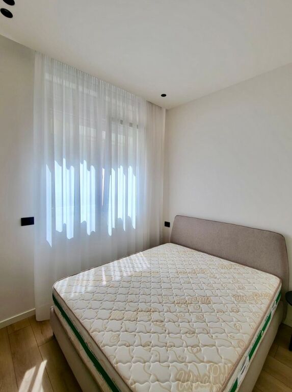 Shitet 1+1 tek Bulevardi i Ri , 120.000€