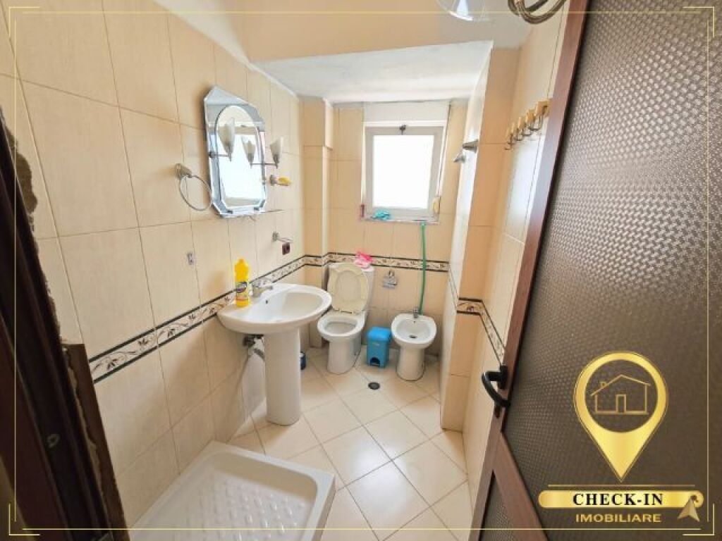 1+1 me qera perballe Tregut te Medresese