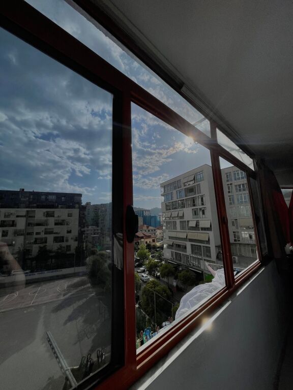 Shtepi me qera ( Komuna Parisit perball Kika 2)