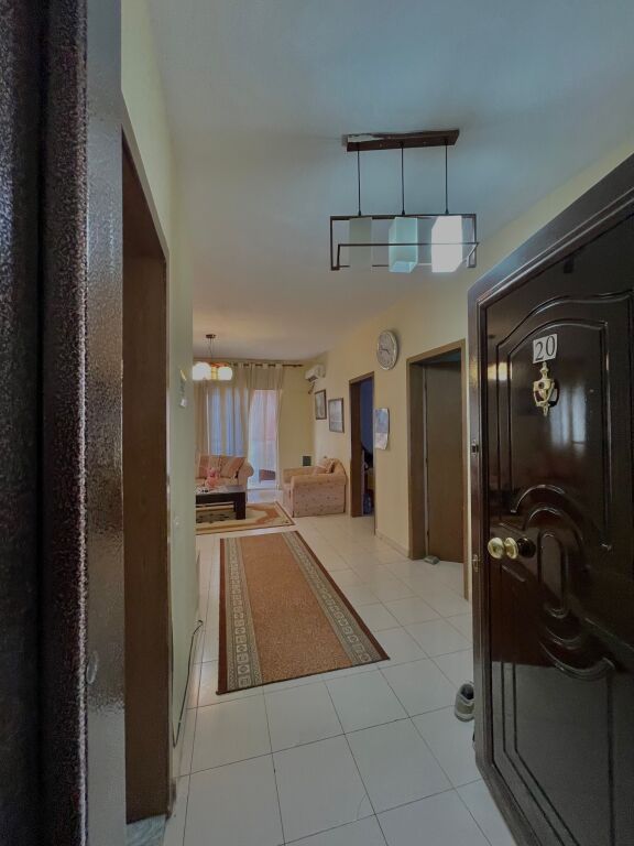 Shtepi me qera ( Komuna Parisit perball Kika 2)