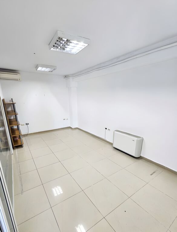 Jepet Ambjent me Qira - Rruga e Dibres, Afer Selvise !